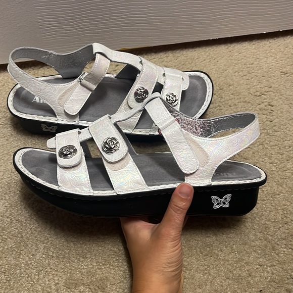 NWOT Algeria Kleo iridescent white rose sandals size 11 - Picture 6 of 6